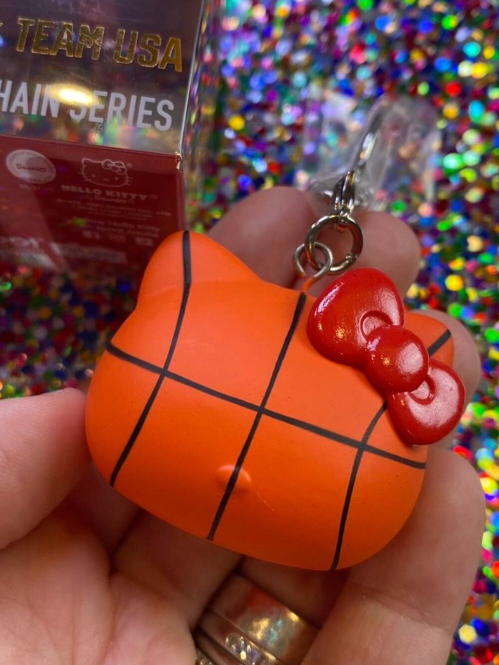 BASKETBALL Hello Kitty Tokyo Olympics Team USA Keychain!!